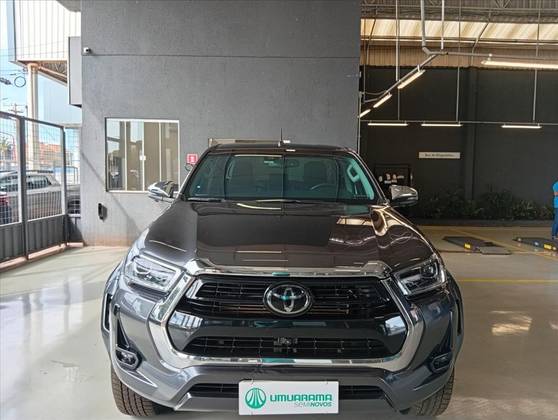 TOYOTA HILUX 2.8 D-4D TURBO DIESEL CD SRX 4X4 AUTOMÁTICO TOYOTA HILUX 2.8 D-4D TURBO DIESEL CD SRX 4X4 AUTOMÁTICO